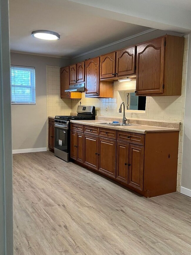Building Photo - Spacious and Freshly Remodeled in Ritenour...