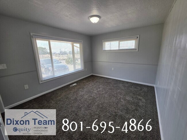Building Photo - 44 W 150 N