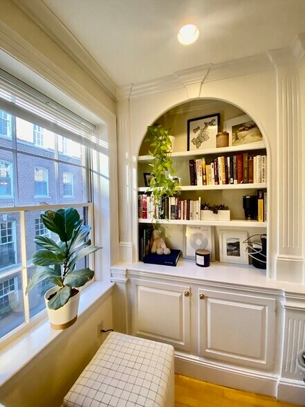 Building Photo - 20 Lime St