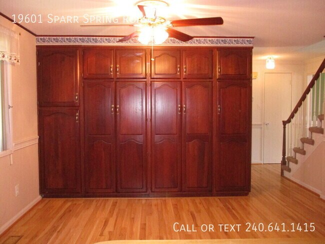 Building Photo - 19601 Sparr Spring Rd