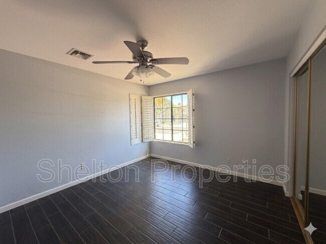 Building Photo - 9418 W Tonto Ln