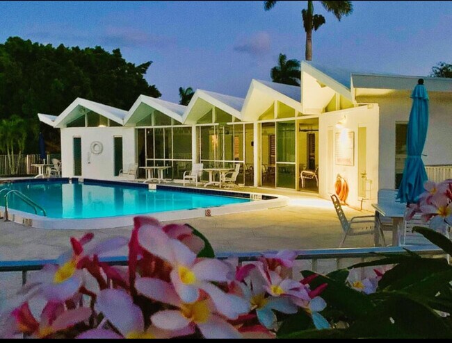 Building Photo - 331 Tequesta Dr