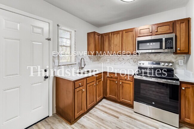 Building Photo - 1093 Prospect St