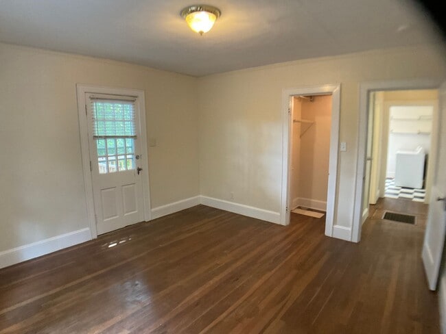 Building Photo - 817 Old Pittsboro Rd