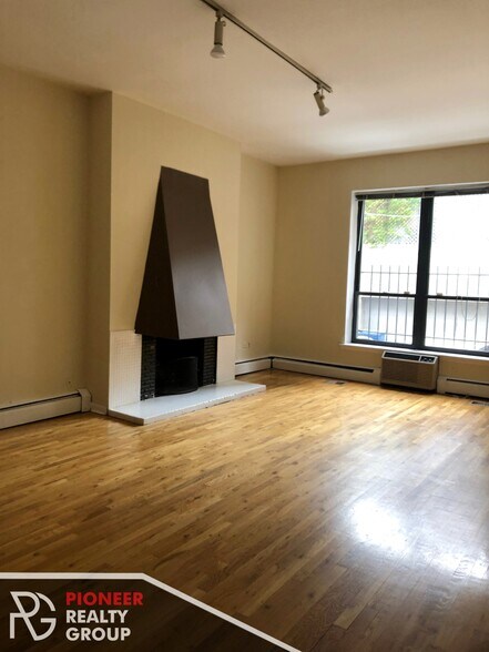 Building Photo - 1427 N Dearborn St