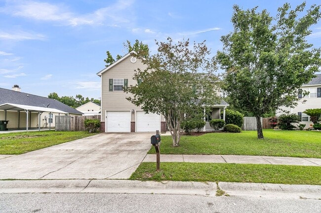 Building Photo - Recently Updated 4 bedroom 2.5 bathroom two story home available in Ladson!