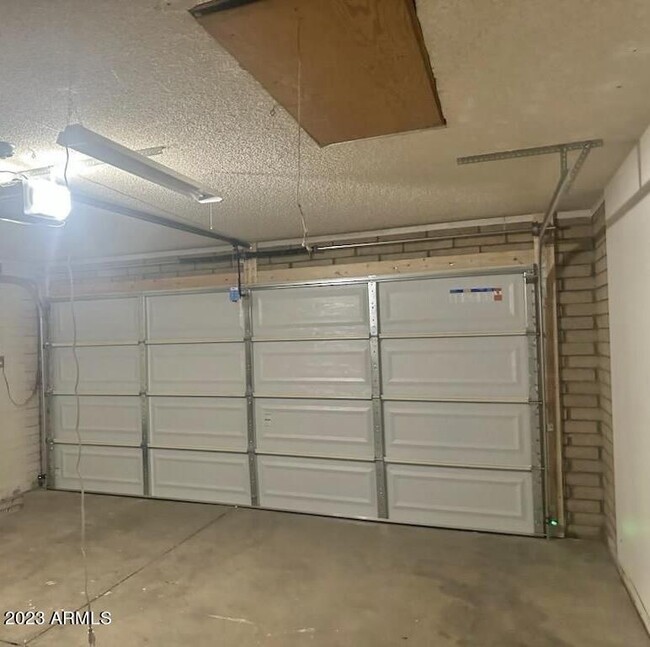Building Photo - 4501 E Juniper Ave