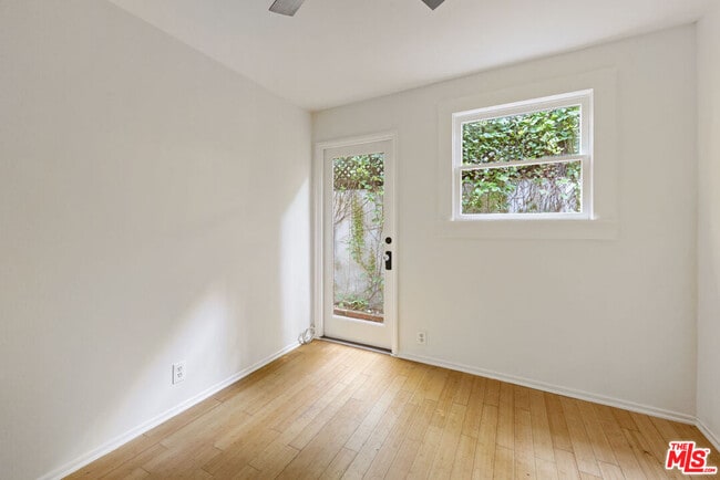 Building Photo - 1448 Angelus Ave