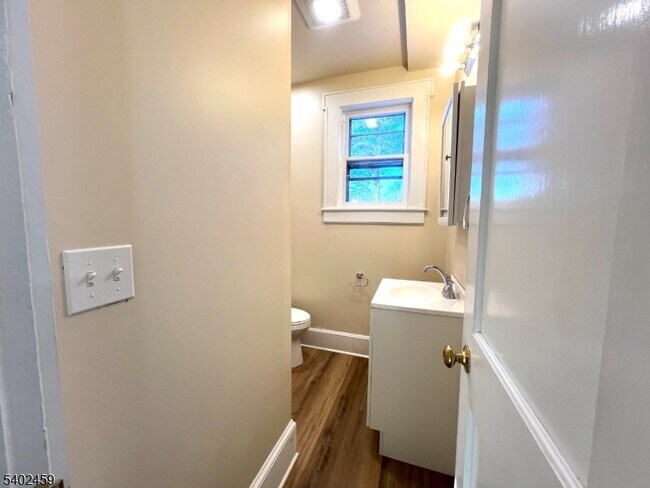 Building Photo - 185 Broad St