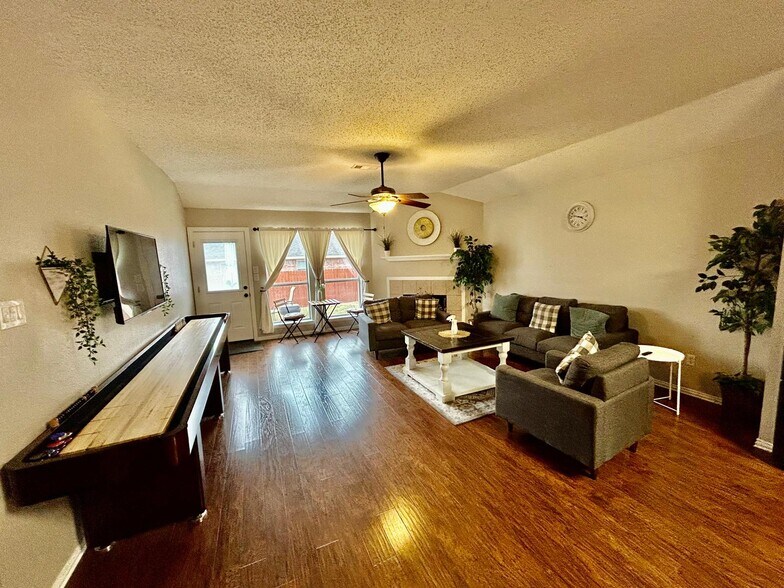 Building Photo - 3407 Autumn View Dr