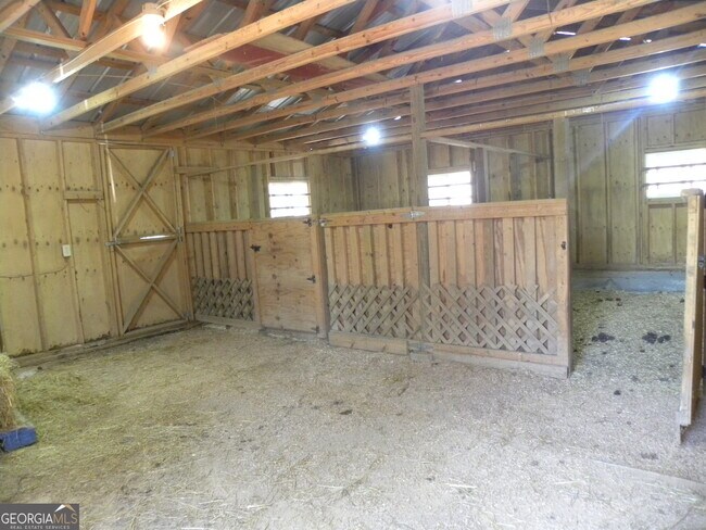 Building Photo - 153 Will Zoellner Ln