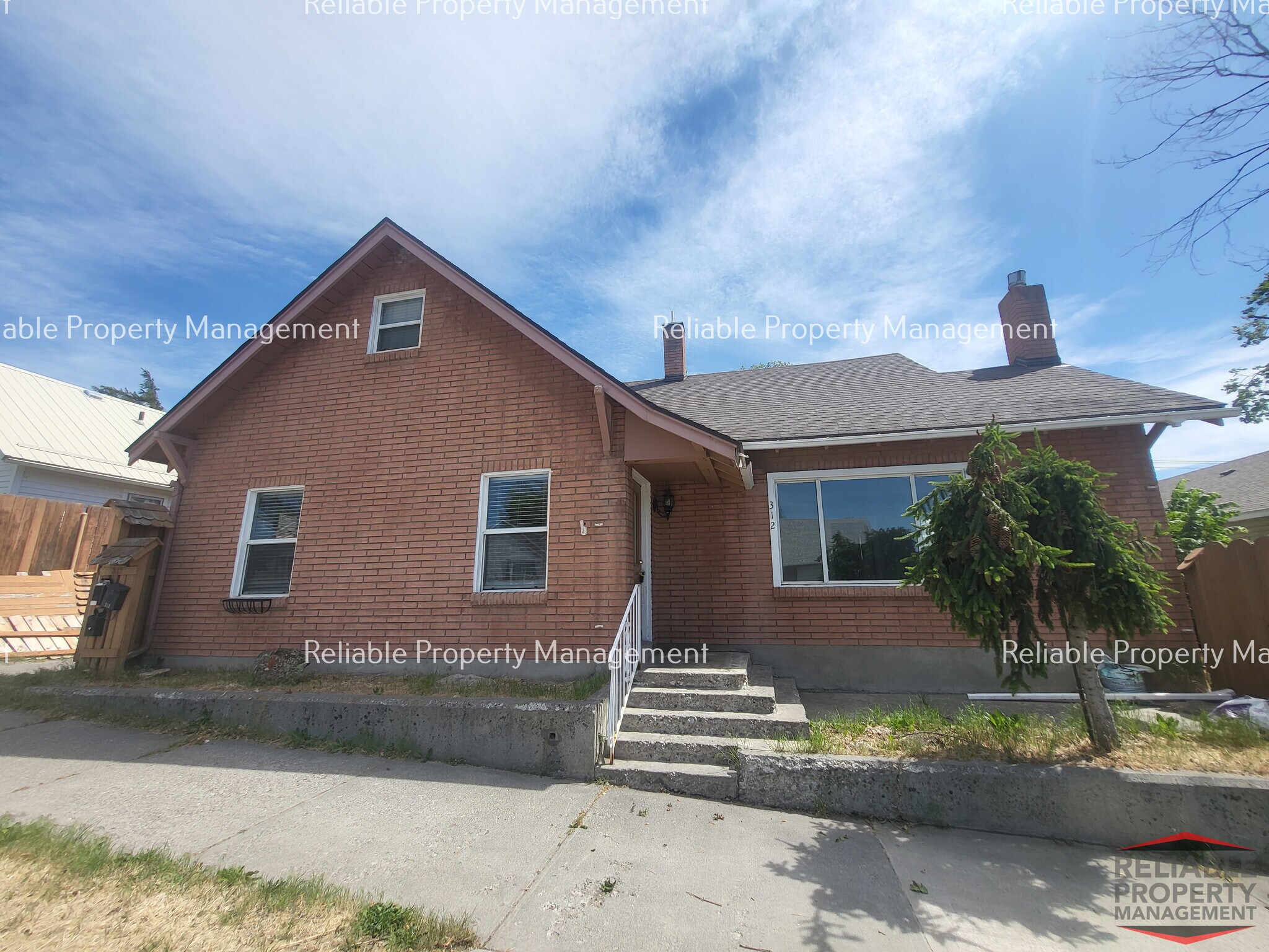 Building Photo - 312 Gladstone St