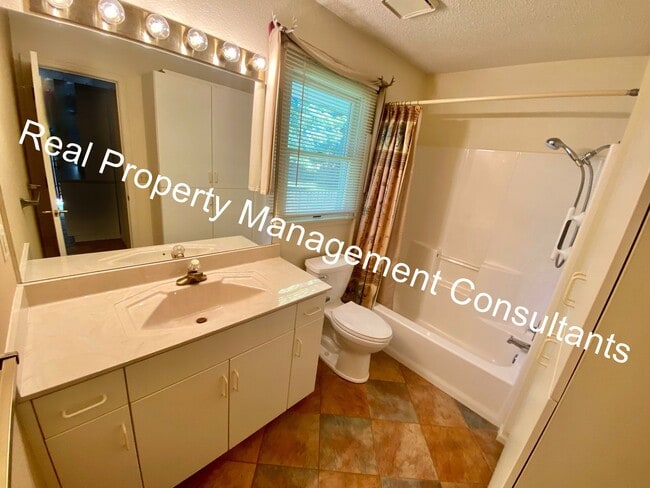 Building Photo - Custom Home in Liberty with 3rd Non-conforming Bedroom