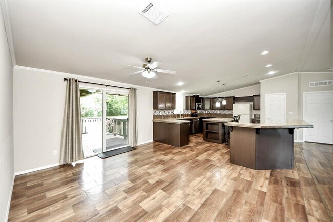 Building Photo - 4000 Mustang Rd
