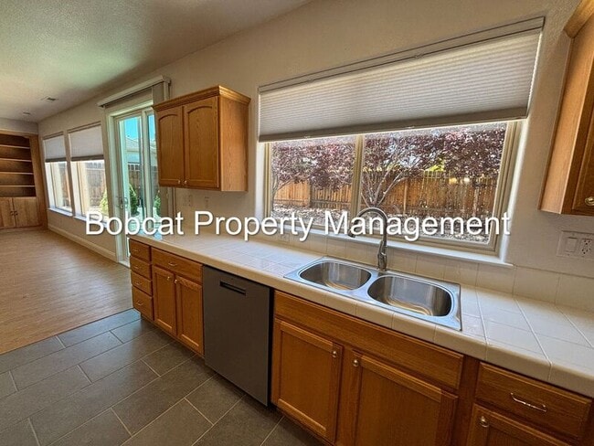Building Photo - 1240 Flintwood Dr