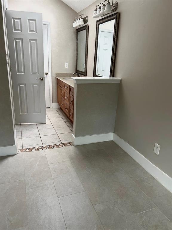 Building Photo - 22706 Garden Canyon Dr