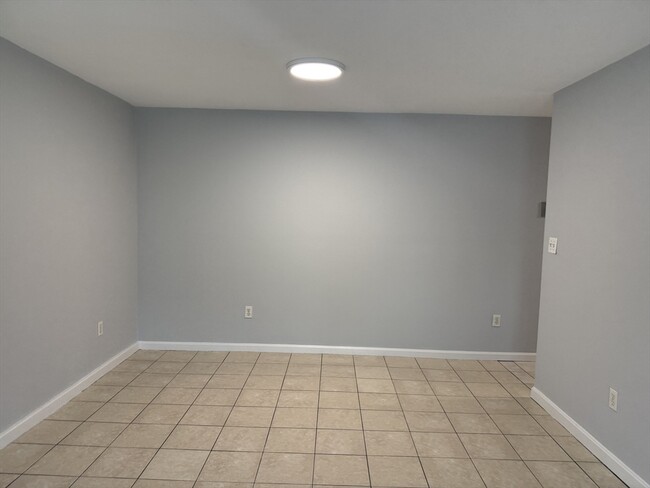 Building Photo - 279 Fellsway