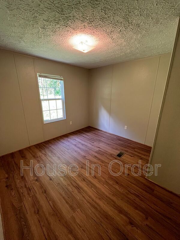Building Photo - 117 Old Charlotte Hwy