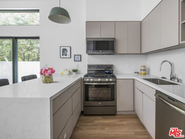 Building Photo - 12662 Rose Ave