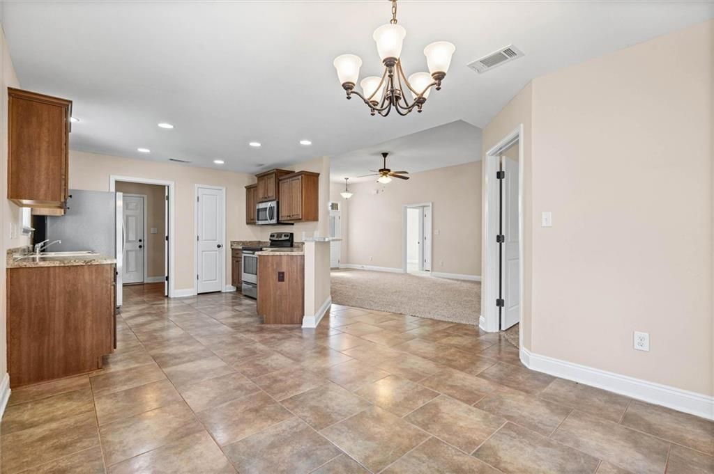 Building Photo - 926 Tudor Ln