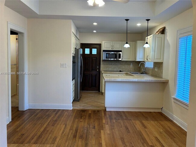 Building Photo - 232 De Leon Dr