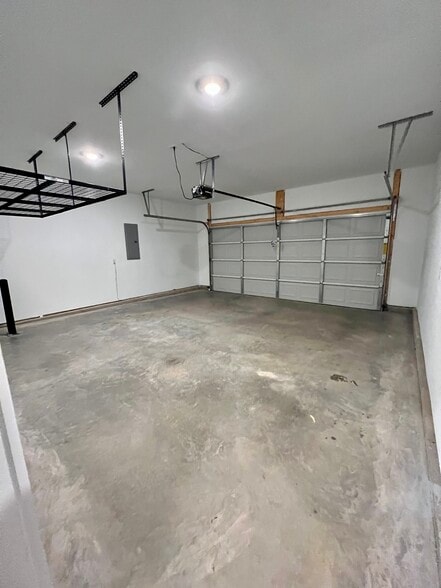 Garage - 5439 Garden Cress Trl