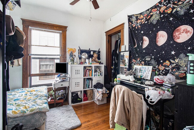 Building Photo - 716 e kingsley-