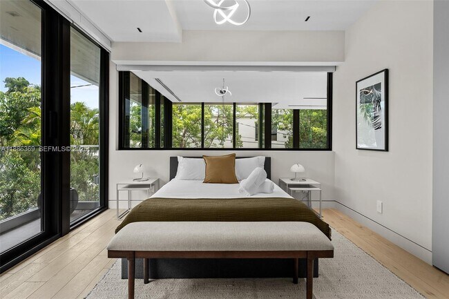 Building Photo - 3306 NE 16th St