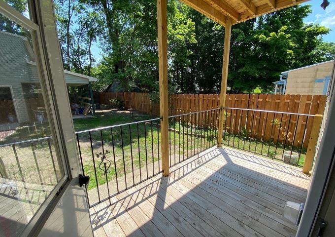 Nice open porch area - 26 W Center St