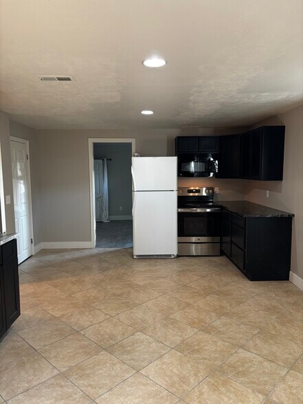 Building Photo - 1295 Riverview Dr
