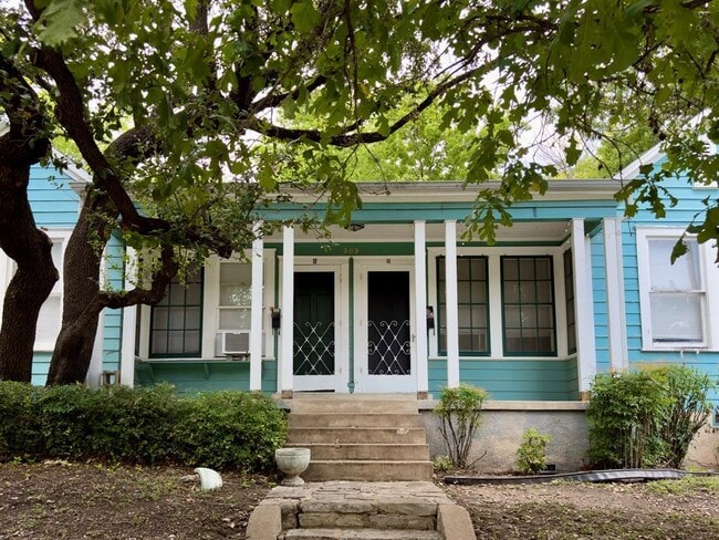 Building Photo - 202 E 31st St