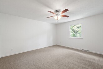 Building Photo - AVAILABLE FOR EARLY OCTOBER! 2-BEDROOM TOW...