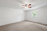 Building Photo - AVAILABLE FOR EARLY OCTOBER! 2-BEDROOM TOW...