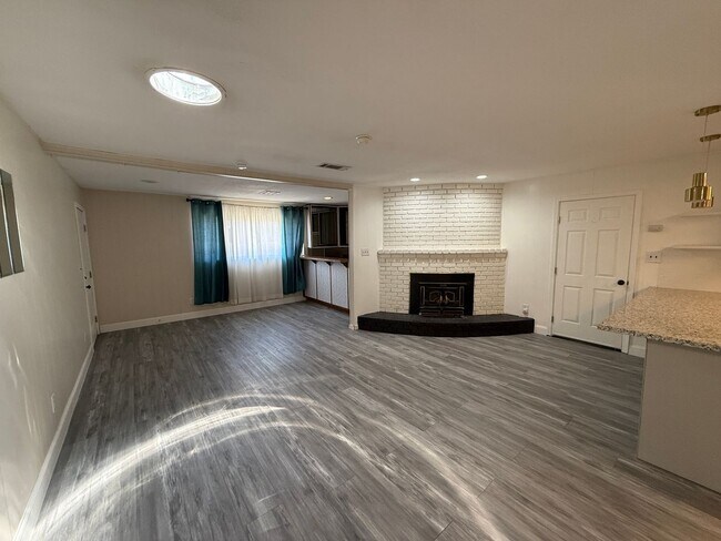 Building Photo - Updated single story home located in Ceres!