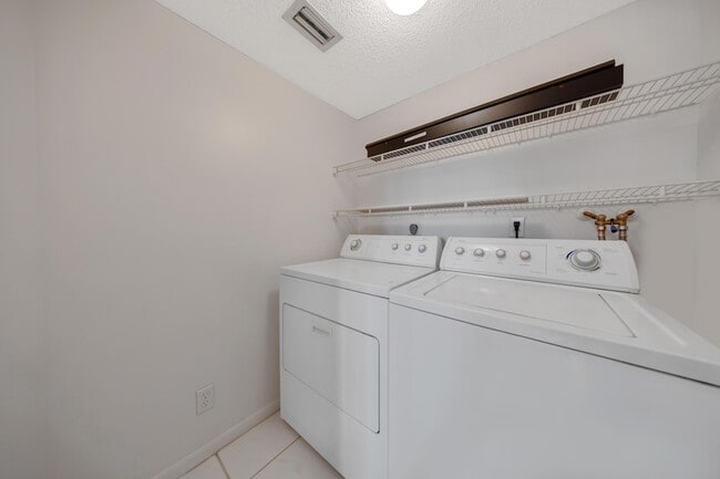 Building Photo - 2217 Cypress Island Dr
