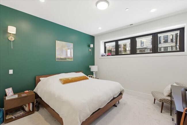 Building Photo - 3219 N Seminary Ave