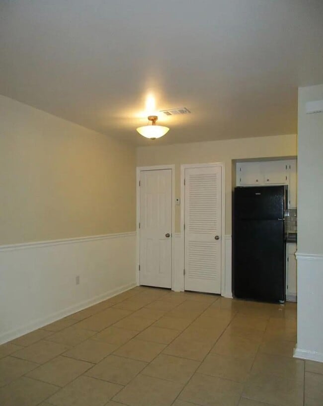 Building Photo - 2494 Etiwan Ave