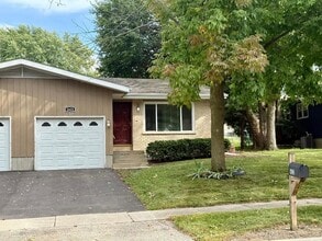 Building Photo - 1622 Oak Ln