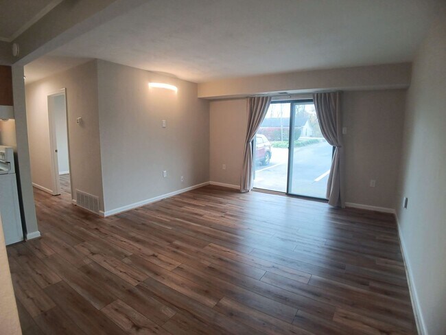 Building Photo - Blacksburg, 2 BR / 1 BA Available August 7th, 2026.