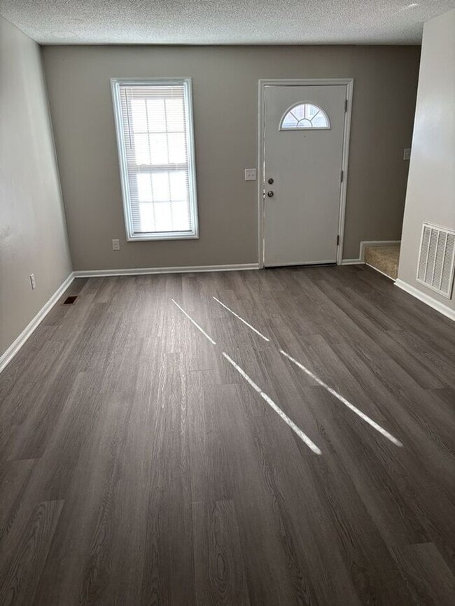 Building Photo - Beautiful Two-Story Home in Cayce