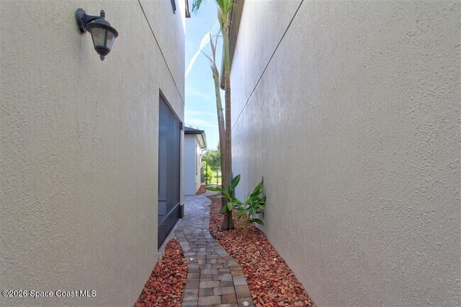 Building Photo - 8810 Napolo Dr