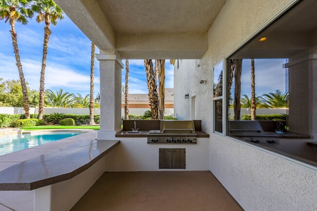 Building Photo - Stunning 6 Bedroom Home With Casita Pool H...
