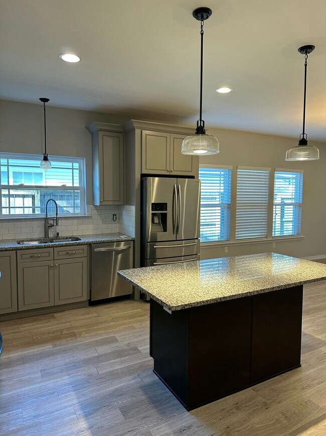 Building Photo - 202 Spencer Pl