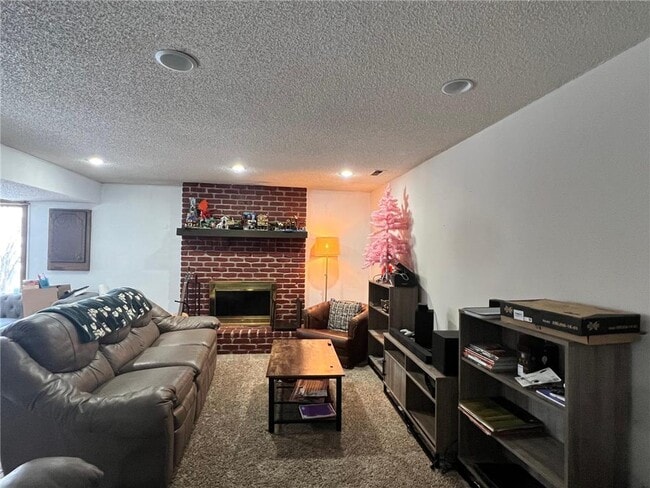 Building Photo - 520 Lake Summit Ct