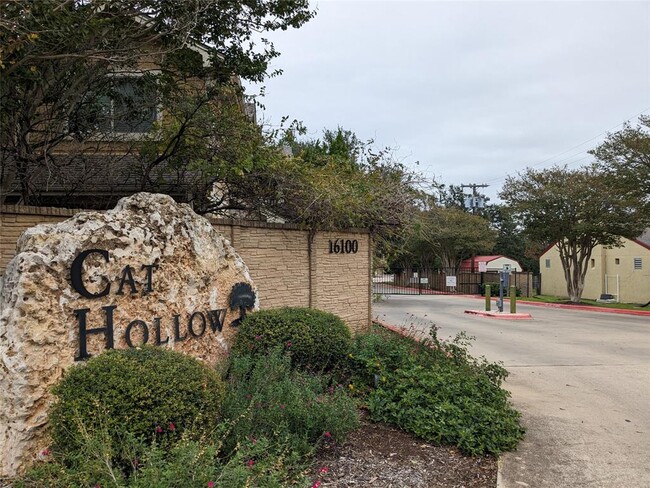 Building Photo - 16100 S Great Oaks Dr