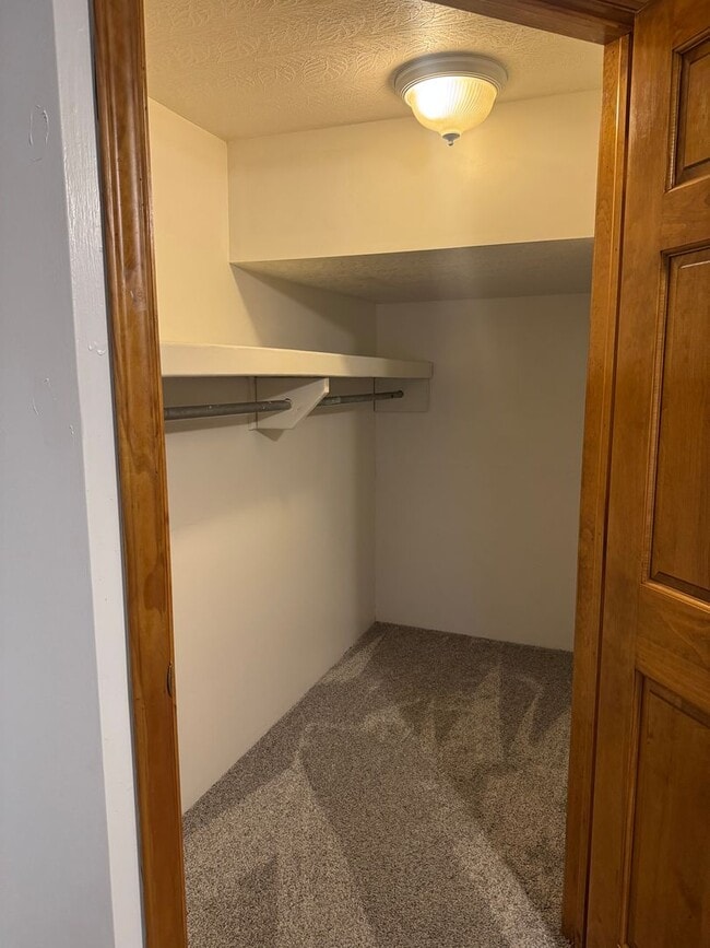 Building Photo - ROOM TO ROAM! SPACIOUS VIENNA RANCH-STYLE ...