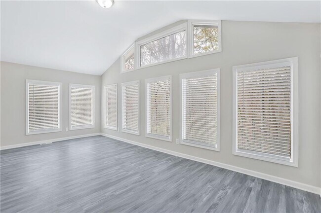 Building Photo - 3325 Kingfisher Dr