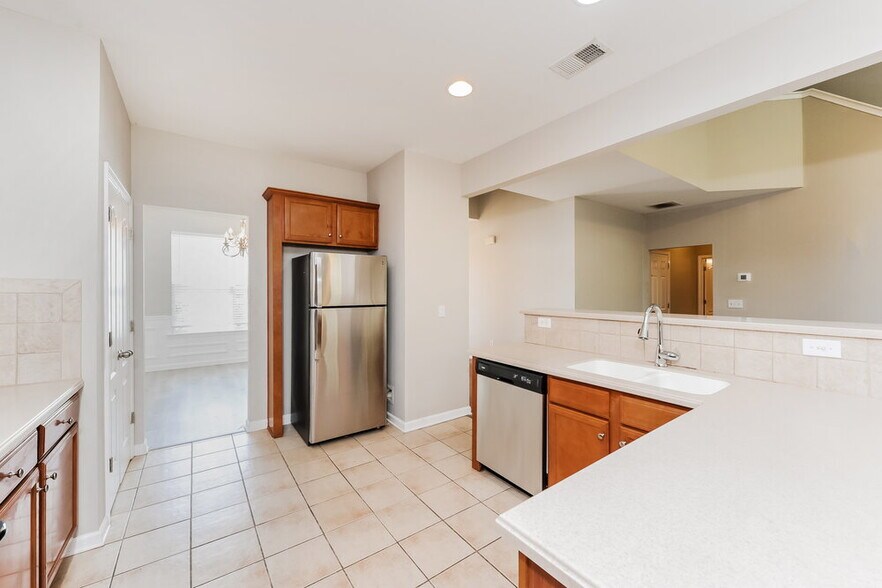 Building Photo - 840 Topaz Valley