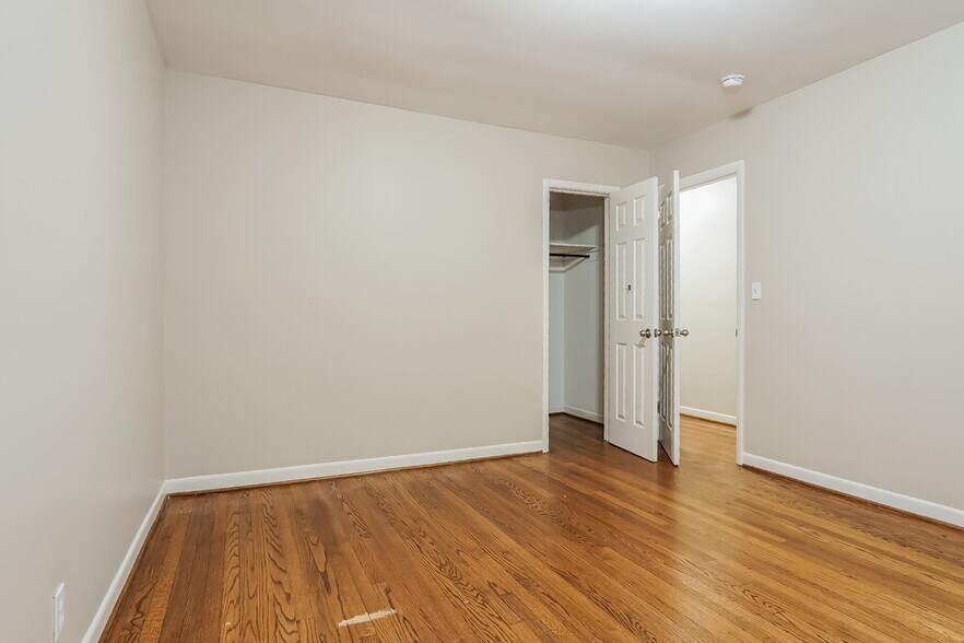 Building Photo - 752 Barclay Ln
