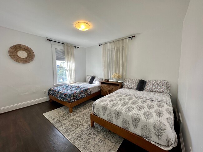 Building Photo - 148 Orange St